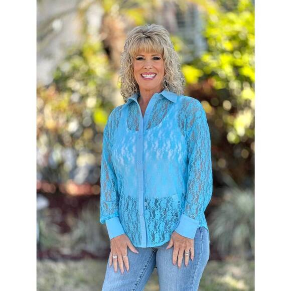SOUTHERN GRACE Tops - NEW SOUTHERN GRACE kathryn lace top in blue